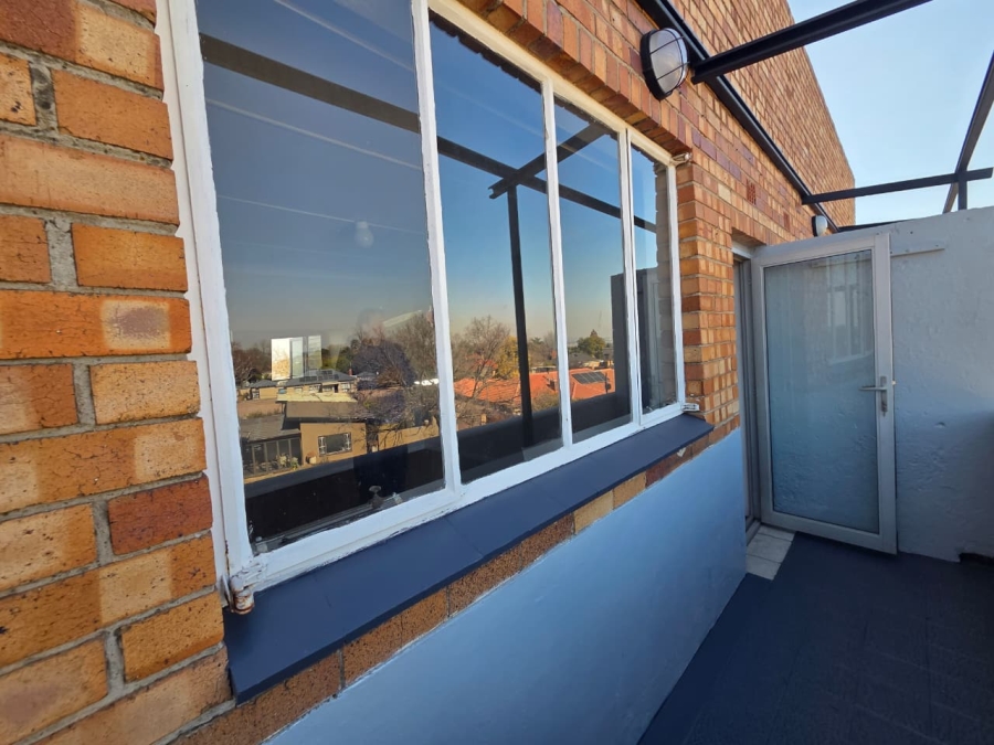 To Let 2 Bedroom Property for Rent in Horison Gauteng