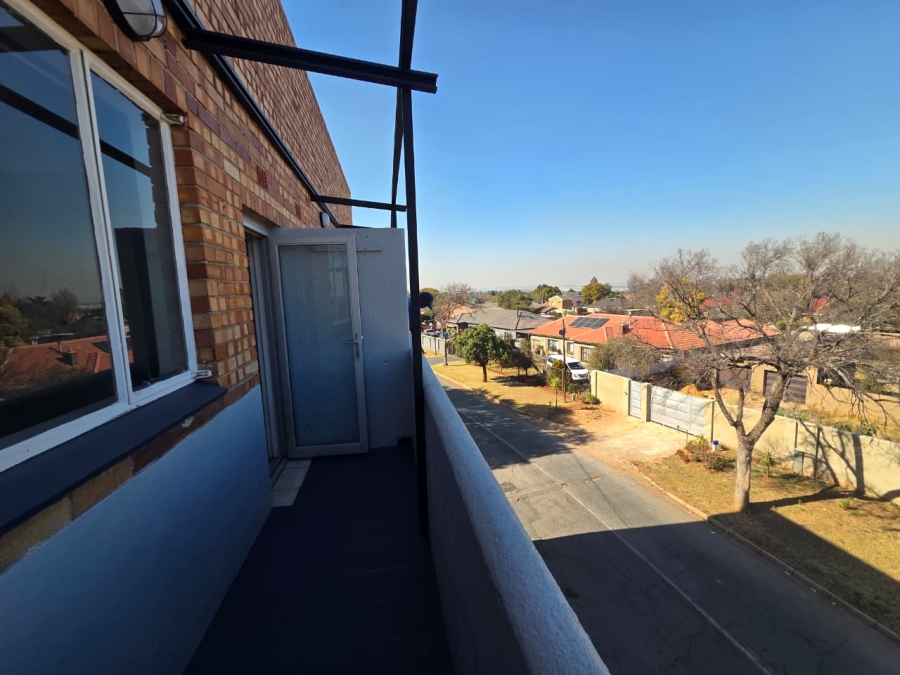 To Let 2 Bedroom Property for Rent in Horison Gauteng