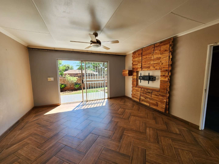 To Let 2 Bedroom Property for Rent in Weltevreden Park Gauteng