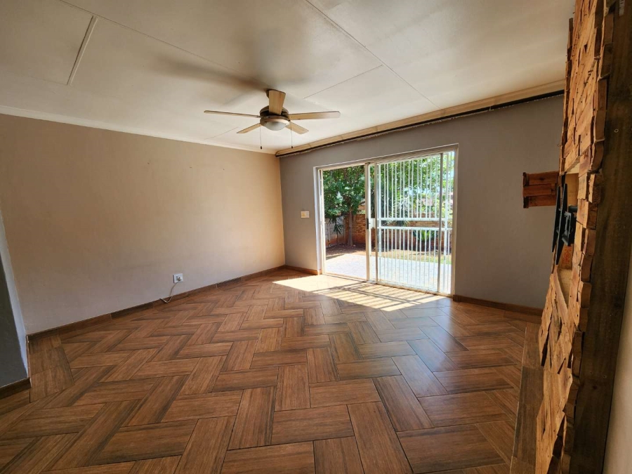 To Let 2 Bedroom Property for Rent in Weltevreden Park Gauteng