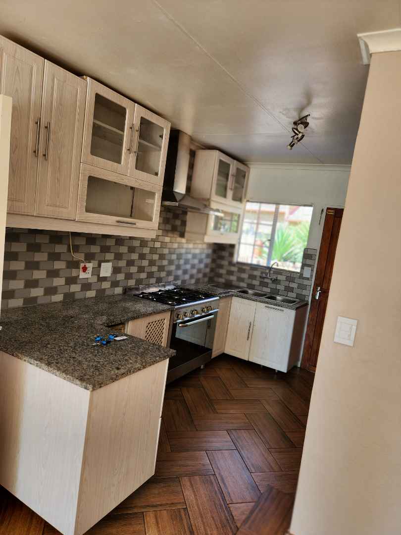 To Let 2 Bedroom Property for Rent in Weltevreden Park Gauteng