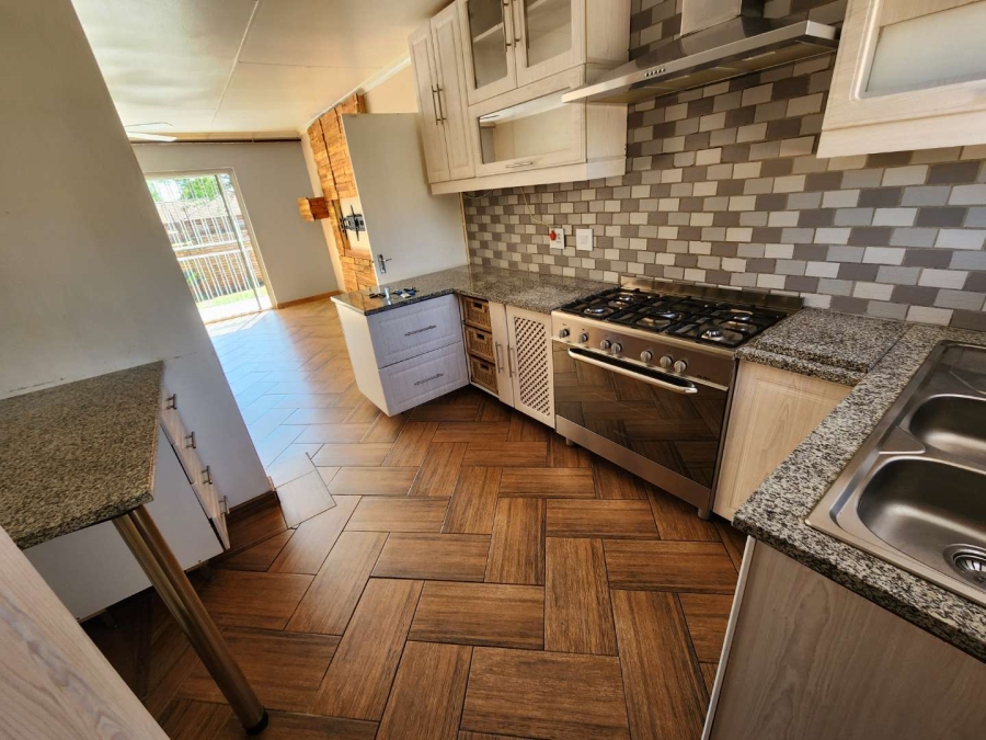 To Let 2 Bedroom Property for Rent in Weltevreden Park Gauteng