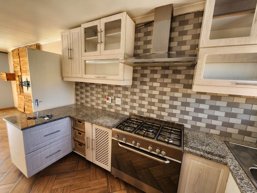 To Let 2 Bedroom Property for Rent in Weltevreden Park Gauteng