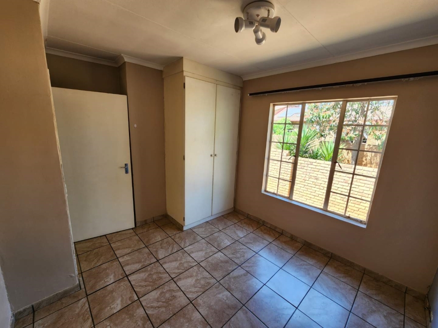 To Let 2 Bedroom Property for Rent in Weltevreden Park Gauteng