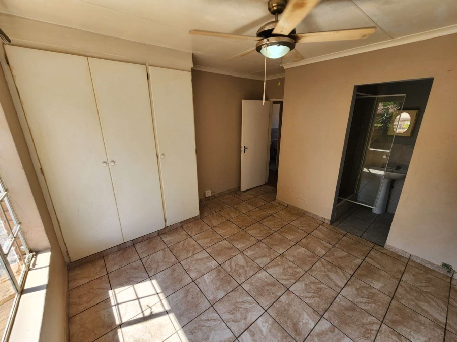 To Let 2 Bedroom Property for Rent in Weltevreden Park Gauteng