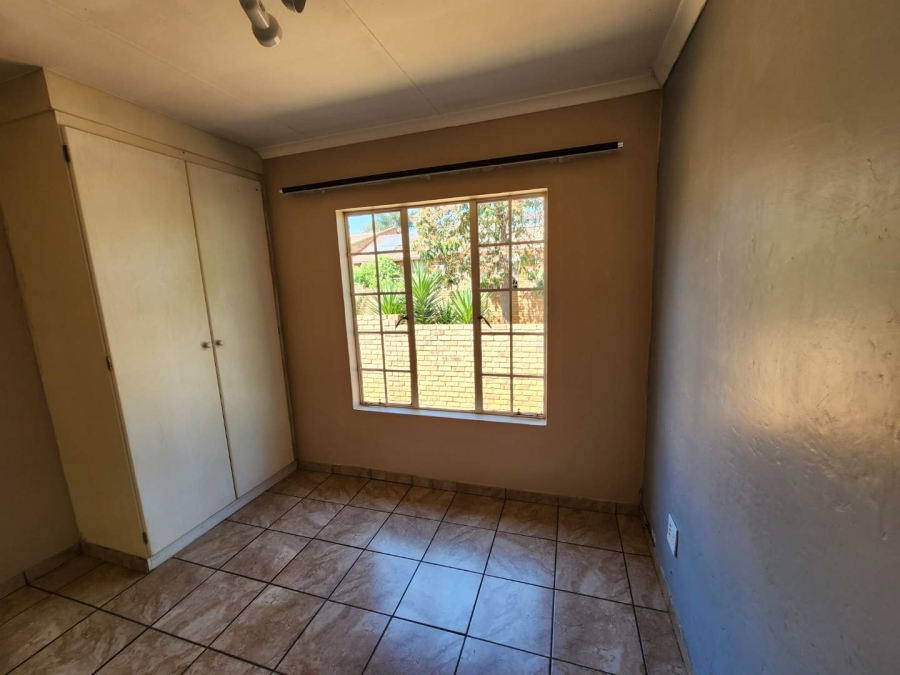 To Let 2 Bedroom Property for Rent in Weltevreden Park Gauteng
