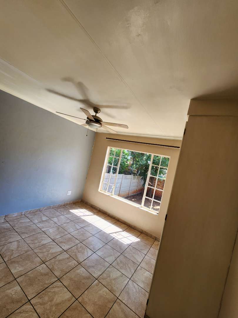 To Let 2 Bedroom Property for Rent in Weltevreden Park Gauteng