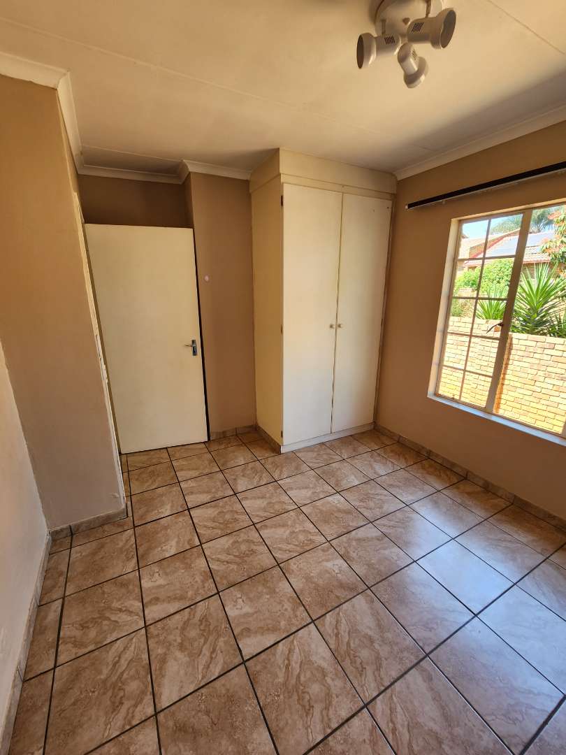 To Let 2 Bedroom Property for Rent in Weltevreden Park Gauteng