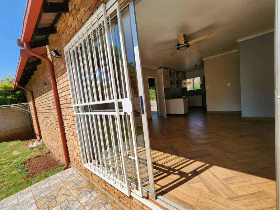 To Let 2 Bedroom Property for Rent in Weltevreden Park Gauteng