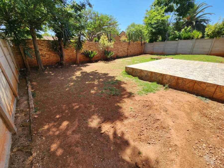To Let 2 Bedroom Property for Rent in Weltevreden Park Gauteng