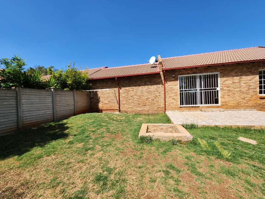 To Let 2 Bedroom Property for Rent in Weltevreden Park Gauteng