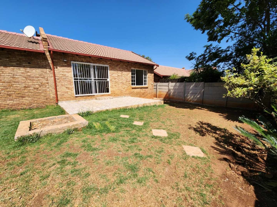 To Let 2 Bedroom Property for Rent in Weltevreden Park Gauteng