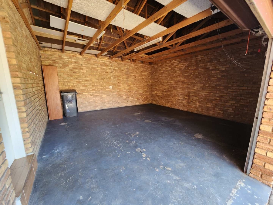To Let 2 Bedroom Property for Rent in Weltevreden Park Gauteng