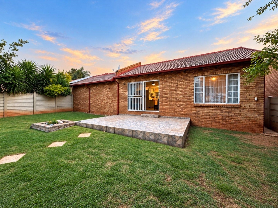 To Let 2 Bedroom Property for Rent in Weltevreden Park Gauteng