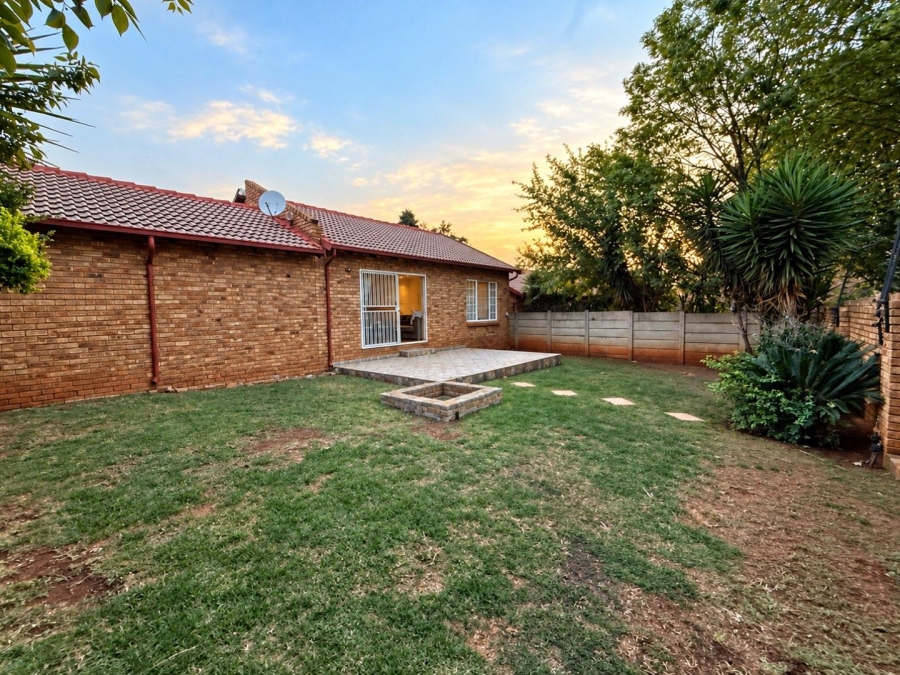 To Let 2 Bedroom Property for Rent in Weltevreden Park Gauteng