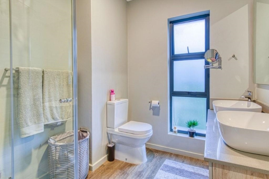 To Let 2 Bedroom Property for Rent in Rosebank Gauteng