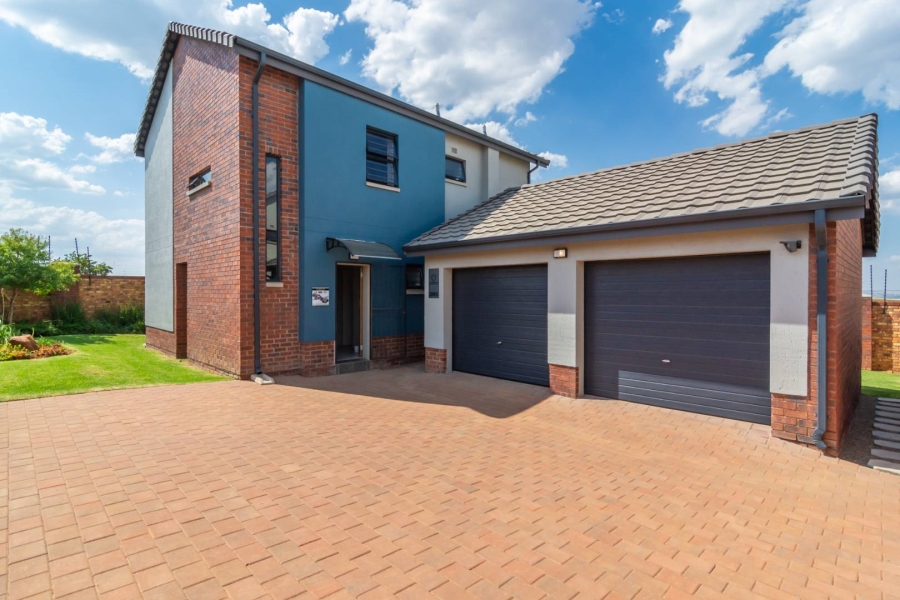 4 Bedroom Property for Sale in Lion Pride Gauteng