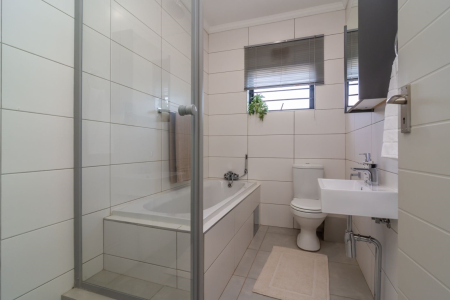 4 Bedroom Property for Sale in Lion Pride Gauteng