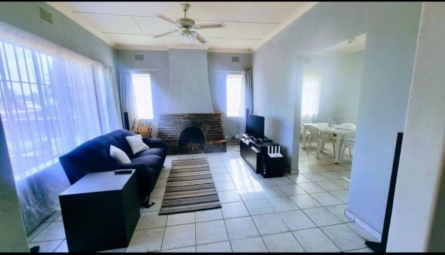 3 Bedroom Property for Sale in Linmeyer Gauteng