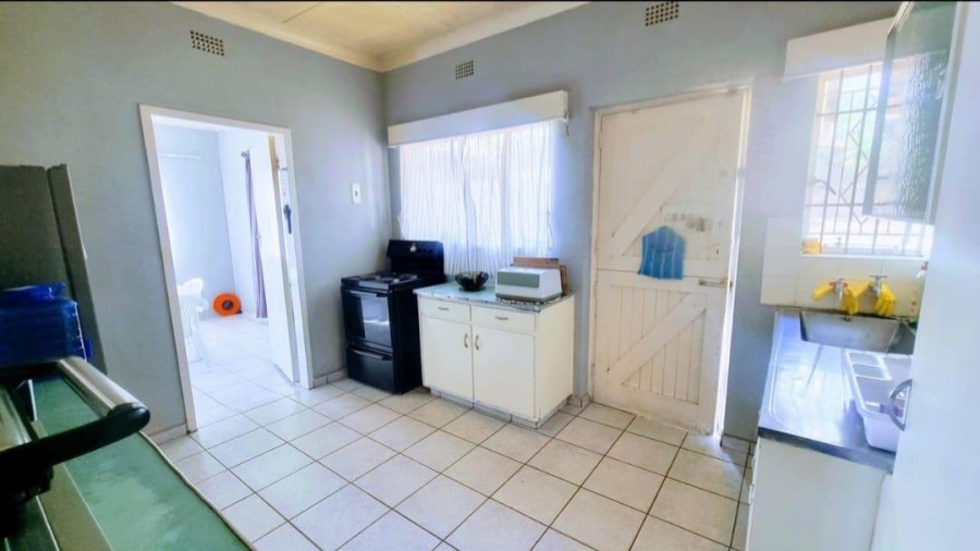 3 Bedroom Property for Sale in Linmeyer Gauteng