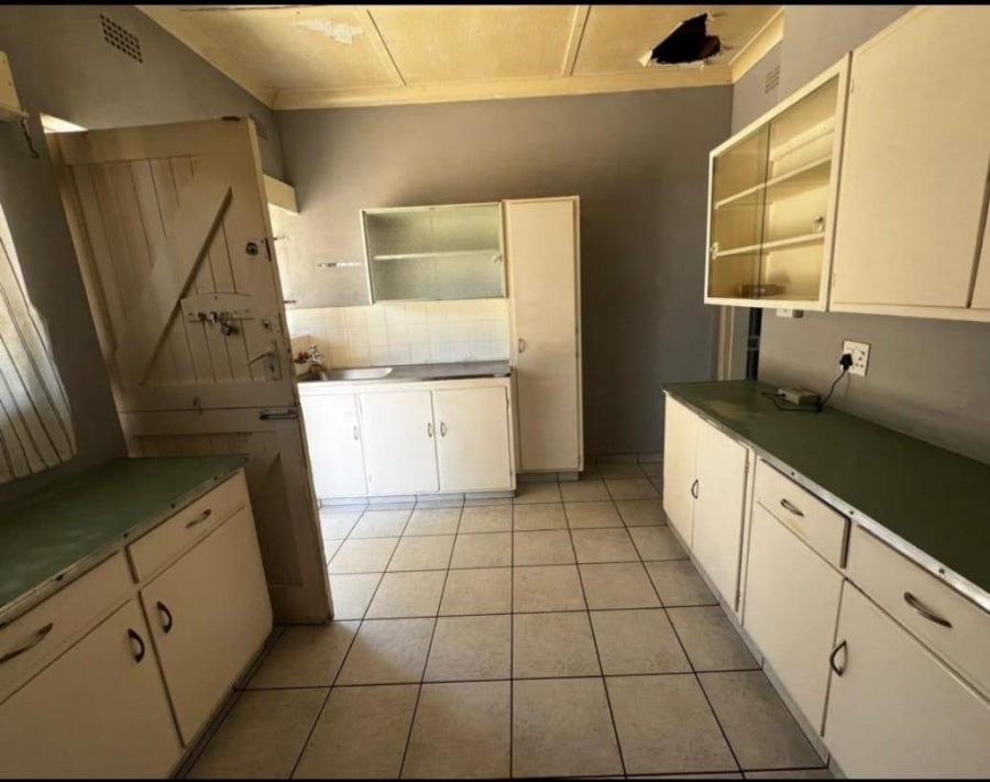 3 Bedroom Property for Sale in Linmeyer Gauteng