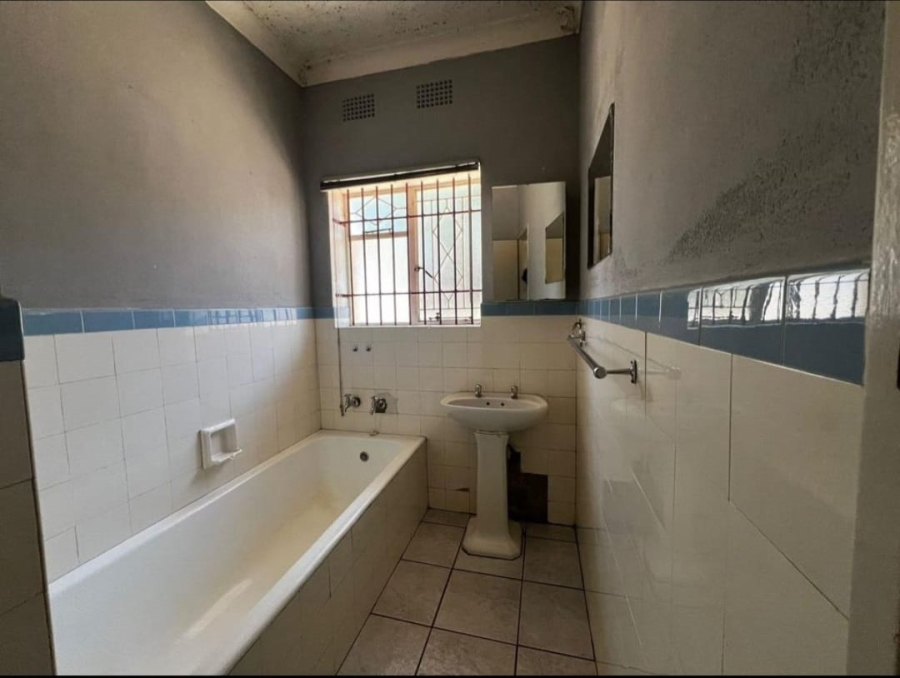 3 Bedroom Property for Sale in Linmeyer Gauteng