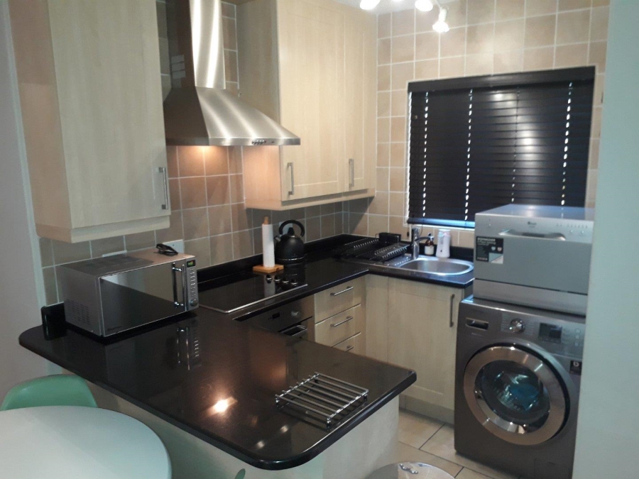 To Let 1 Bedroom Property for Rent in Melrose North Gauteng