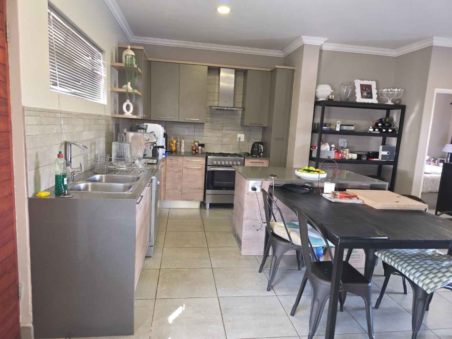 To Let 2 Bedroom Property for Rent in Six Fountains Residential Estate Gauteng