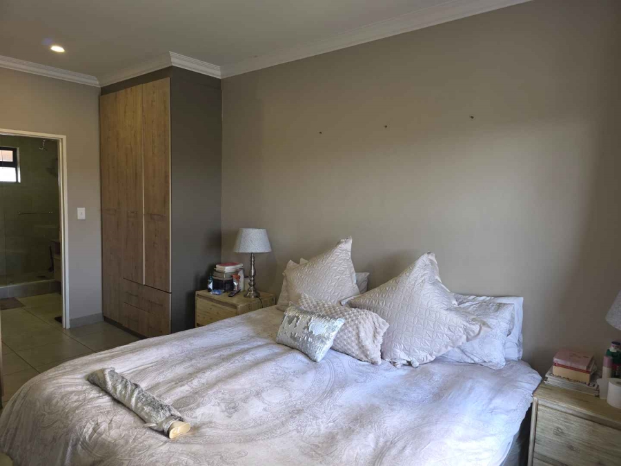 To Let 2 Bedroom Property for Rent in Six Fountains Residential Estate Gauteng