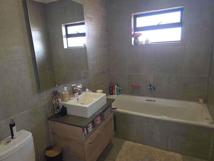 To Let 2 Bedroom Property for Rent in Six Fountains Residential Estate Gauteng