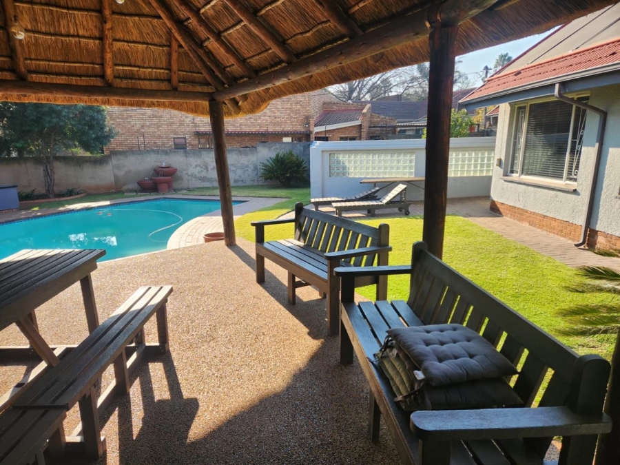 5 Bedroom Property for Sale in Glen Marais Gauteng