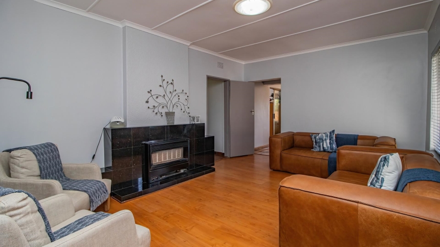 5 Bedroom Property for Sale in Glen Marais Gauteng