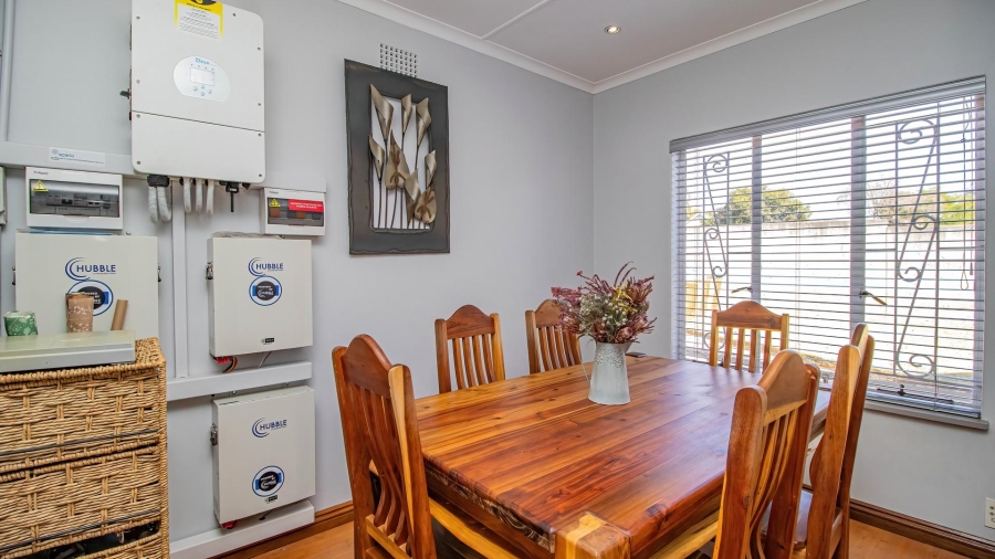 5 Bedroom Property for Sale in Glen Marais Gauteng