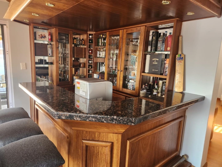 5 Bedroom Property for Sale in Glen Marais Gauteng