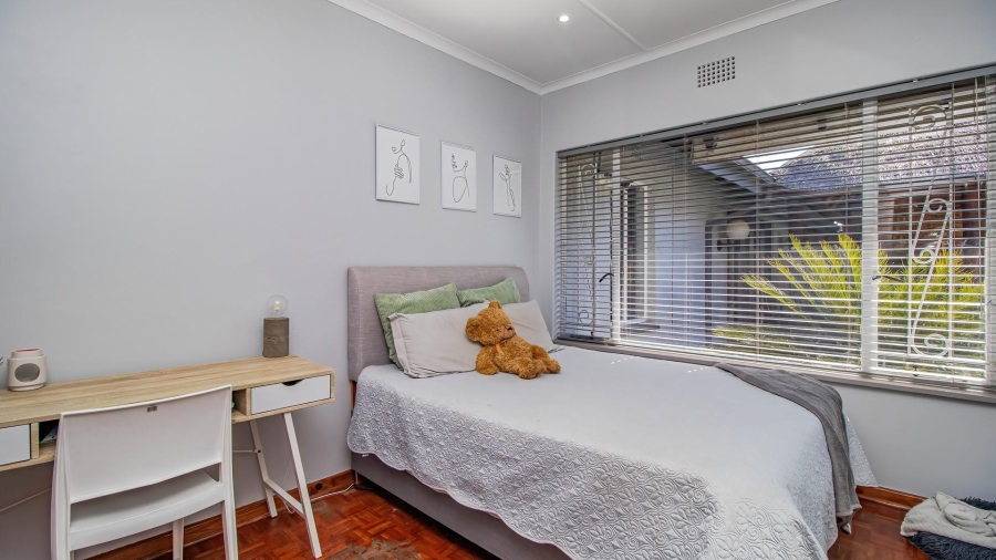 5 Bedroom Property for Sale in Glen Marais Gauteng