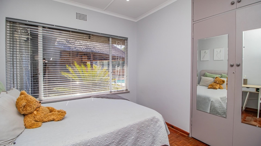 5 Bedroom Property for Sale in Glen Marais Gauteng