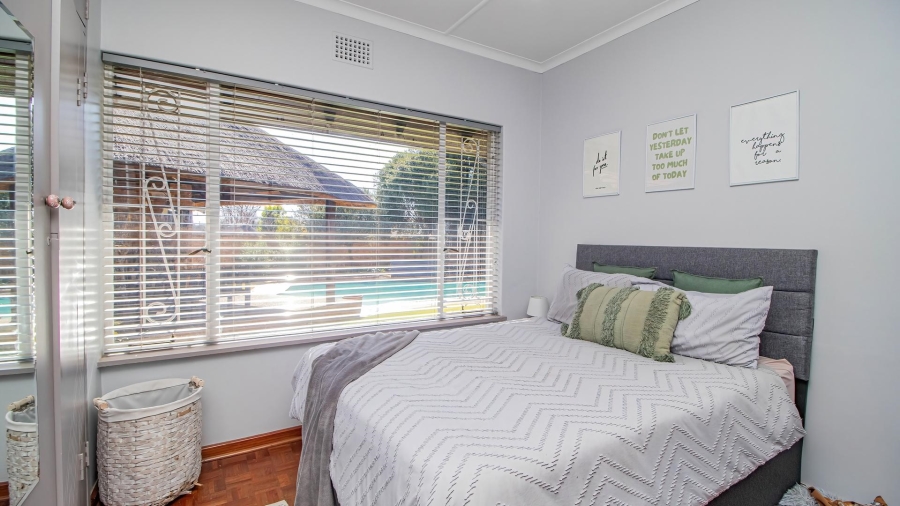 5 Bedroom Property for Sale in Glen Marais Gauteng