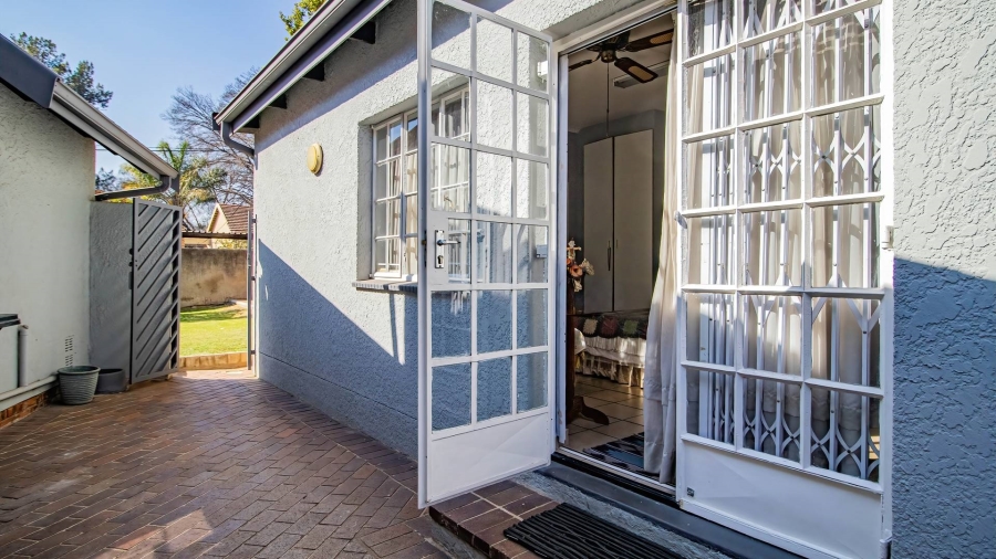 5 Bedroom Property for Sale in Glen Marais Gauteng