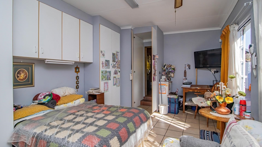 5 Bedroom Property for Sale in Glen Marais Gauteng