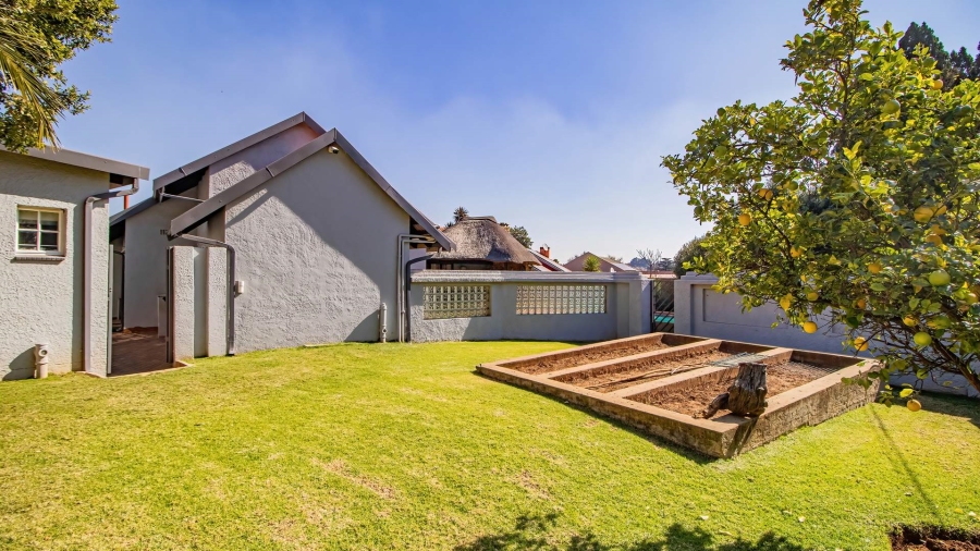 5 Bedroom Property for Sale in Glen Marais Gauteng
