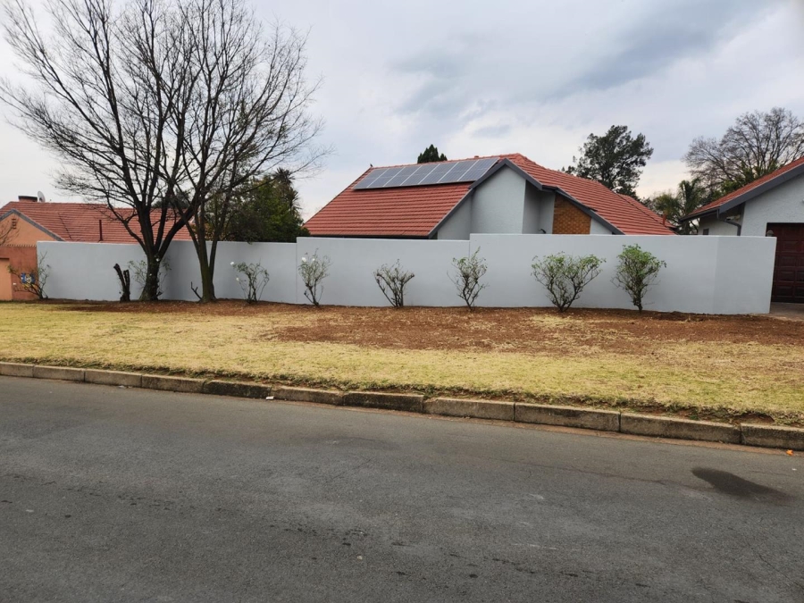 5 Bedroom Property for Sale in Glen Marais Gauteng