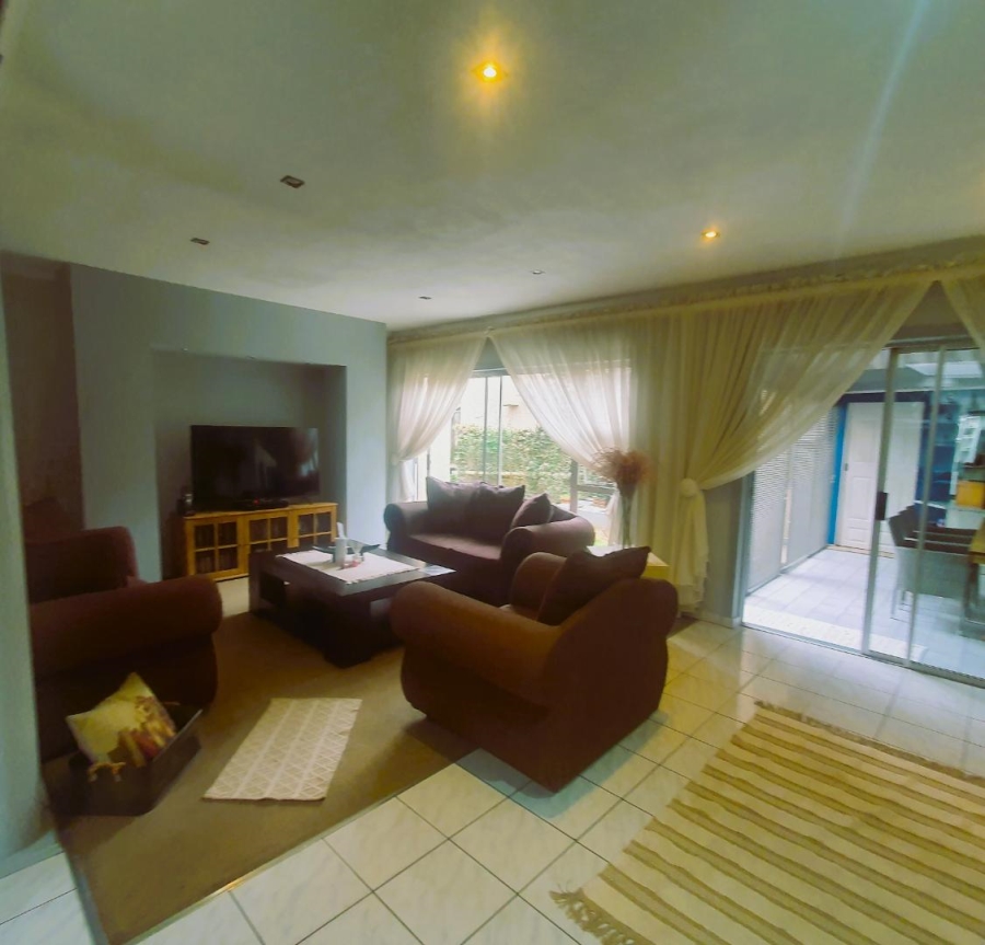 5 Bedroom Property for Sale in New Redruth Gauteng