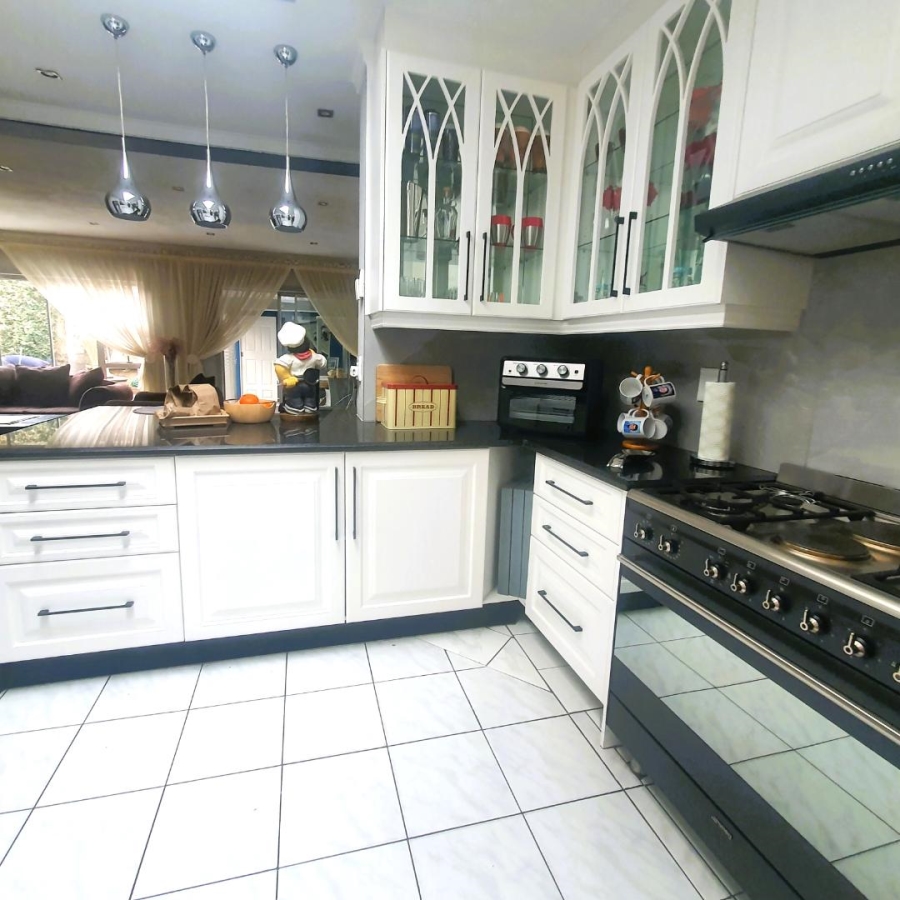 5 Bedroom Property for Sale in New Redruth Gauteng