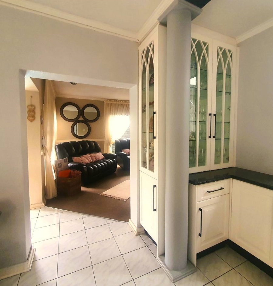 5 Bedroom Property for Sale in New Redruth Gauteng