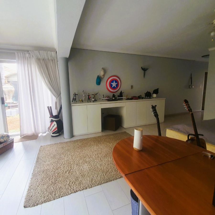 5 Bedroom Property for Sale in New Redruth Gauteng