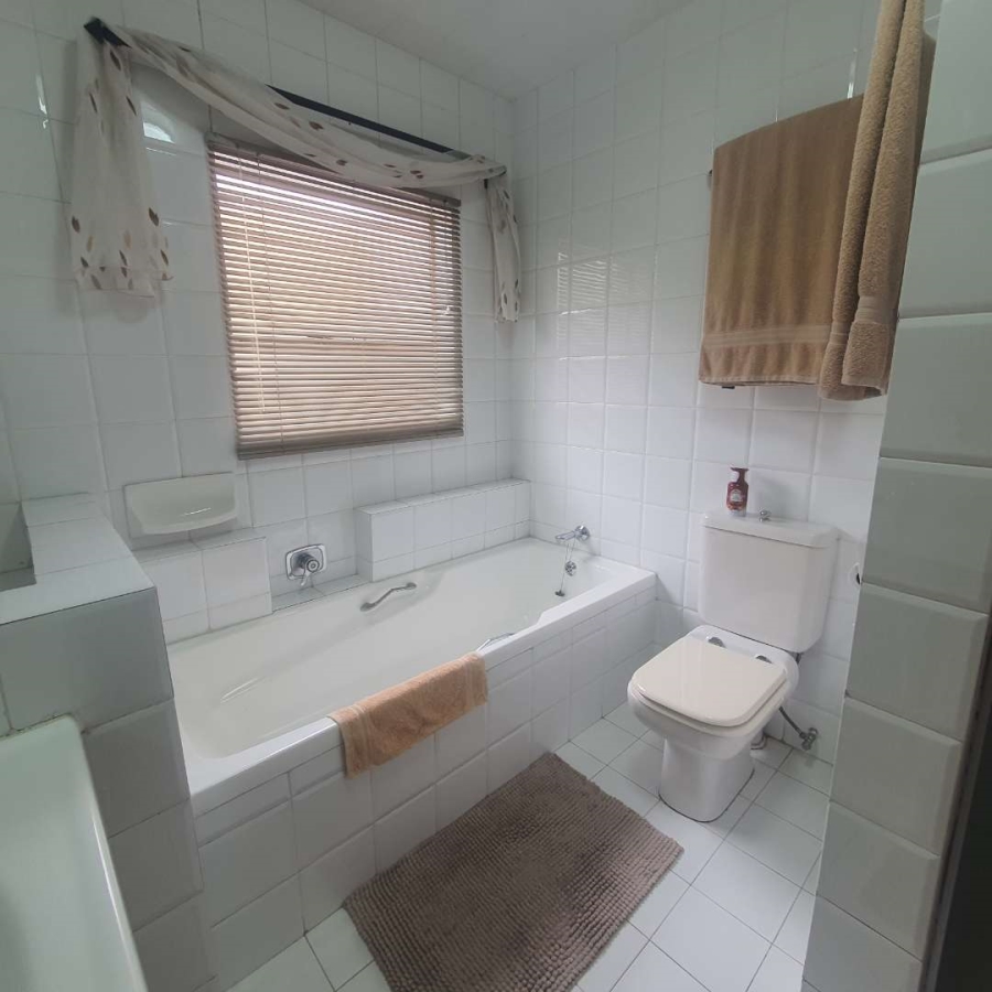 5 Bedroom Property for Sale in New Redruth Gauteng