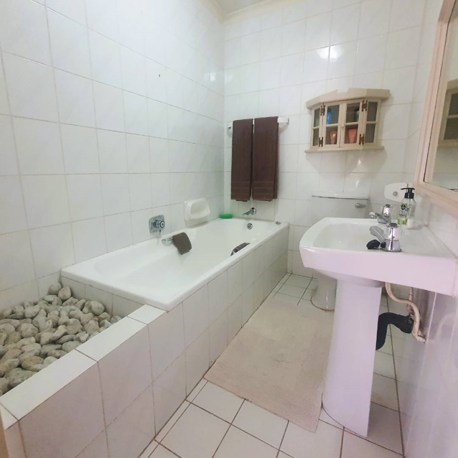 5 Bedroom Property for Sale in New Redruth Gauteng