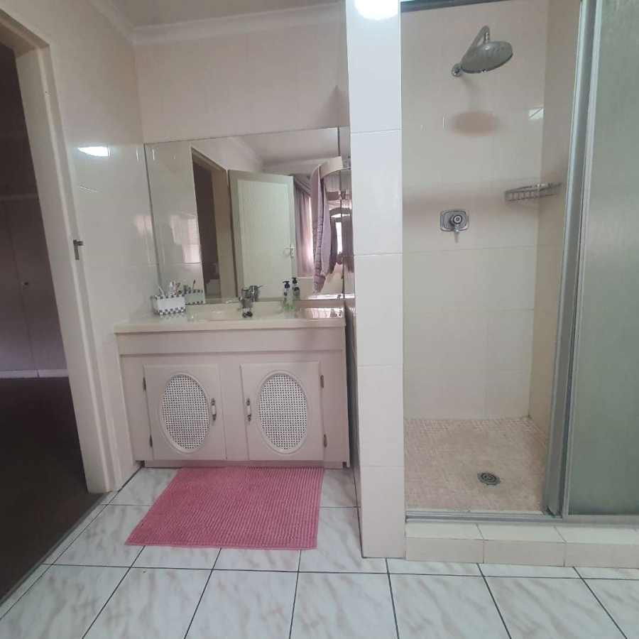 5 Bedroom Property for Sale in New Redruth Gauteng