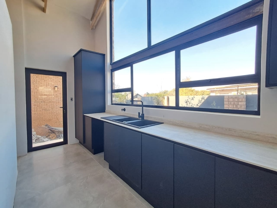 5 Bedroom Property for Sale in Atholl Gauteng