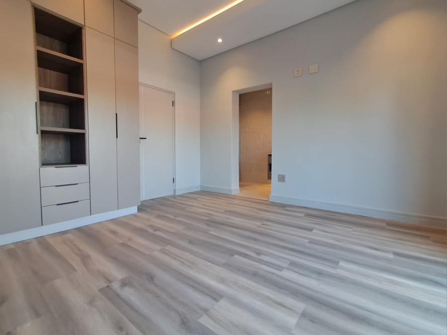 5 Bedroom Property for Sale in Atholl Gauteng